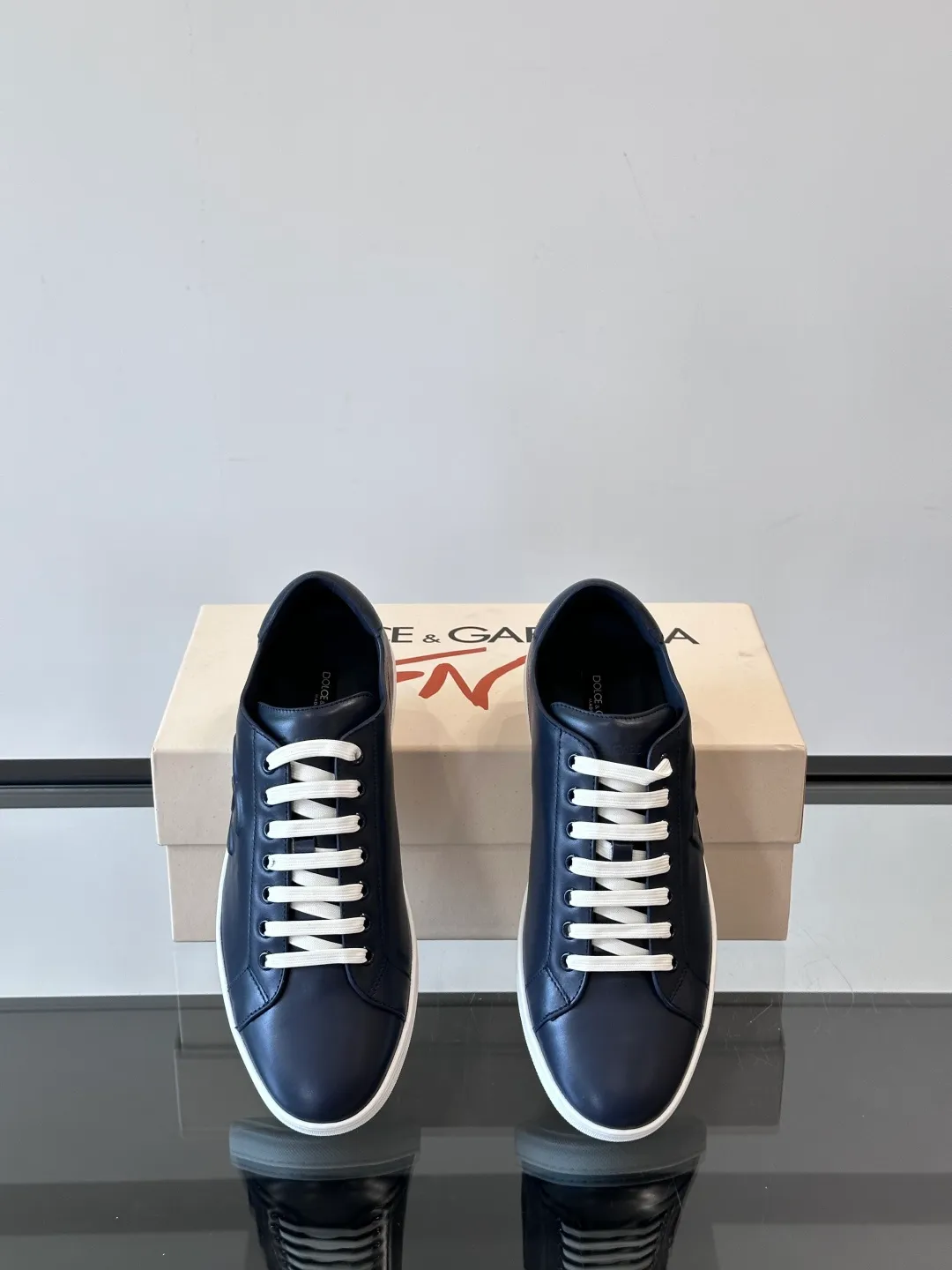 Men's shoes 💰p400 "DG" Dolce & Gabbana fashion casual shoes, high-end boutique men's casual sports shoes! Imported first layer cowhide. The contrasting color design attracts the eye, and the brand logo decoration on the tongue is exquisite and luxurious, super A level! Compared with the genuine product at the counter, the version is no worse at all! size: 38-44 (45 customized)